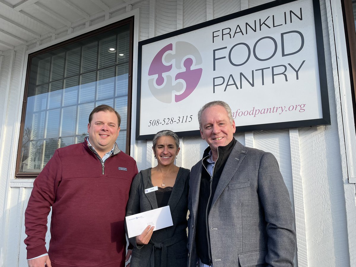jeffroy's tweet photo. Proud to join Stephen Burm from @AnheuserBusch in presenting a check to Tina Powderly, Executive Director for the @FranklinFoodPan to help serve the over 1,000 households grappling with food insecurity. https://t.co/9M93ZAVoPo