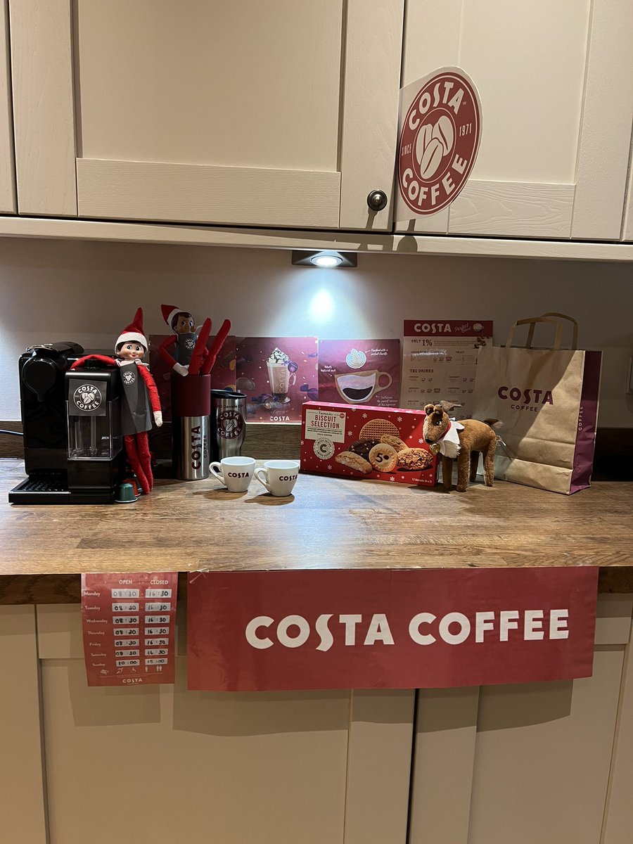 MrsDanielleB's tweet photo. @CostaCoffee I think you might have some new Baristas to train over the Christmas period! 🎅🏻 #elfontheshelf https://t.co/8NBqjtvwHp