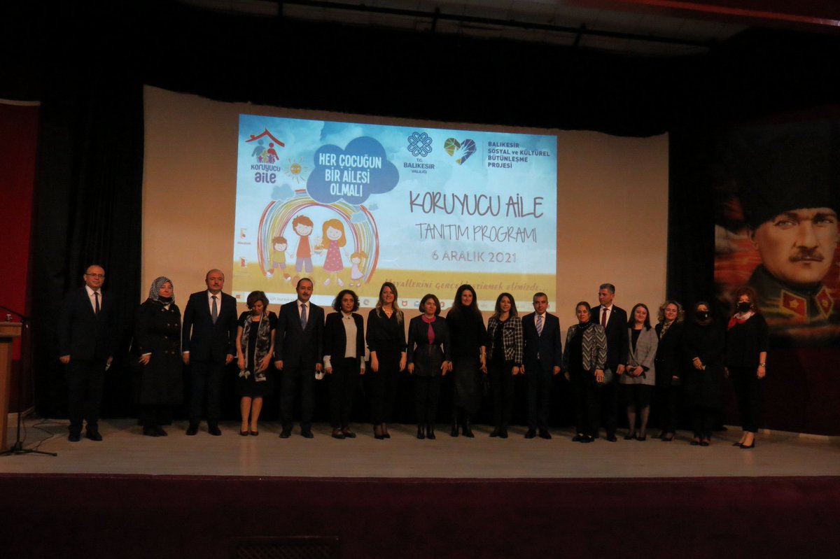 balikesiraile's tweet photo. ‘Koruyucu Aile’ hizmet modeline yönelik farkındalık oluşturmak amacıyla @TC_Balikesir Valiliğimiz himayelerinde Balıkesir Sosyal ve Kültürel Bütünleşme Projesi kapsamında ve @kalbendernegi işbirliğiyle Bandırma ilçemizde ‘Koruyucu Aile Tanıtım Programı' gerçekleştirildi. https://t.co/2o7Gn56a3g