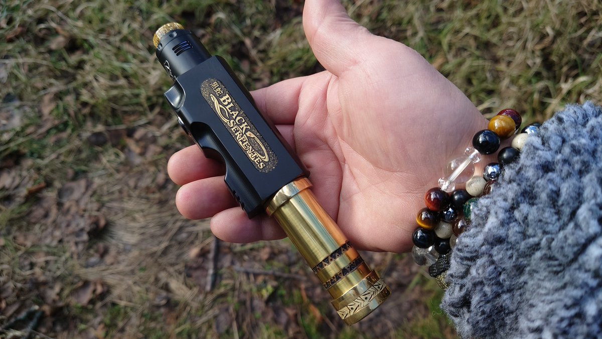 CebrjowHwScHCkj's tweet image. 皆さんおはよっチェ😆👍今日も宜しくご安全に🙇💦#黒蛇 + #deadrabbit3rda 😋💦 #VAPE #vape好きな人と繋がりたい #VAPE好きと繋がりたい #VAPE初心者 #LovePinoyVapingGears #rvcc #BlackSerpentes Mini #hellvape #deadrabbitv3 #Deadrabbit V3