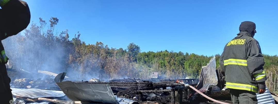 erchiloe's tweet photo. #Chonchi 🚨
Daños totales producto de incendio estructural en una vivienda en el sector rural de #Quiao.
📷 https://t.co/KYyrXh0Uyl https://t.co/NqhiTcJETh