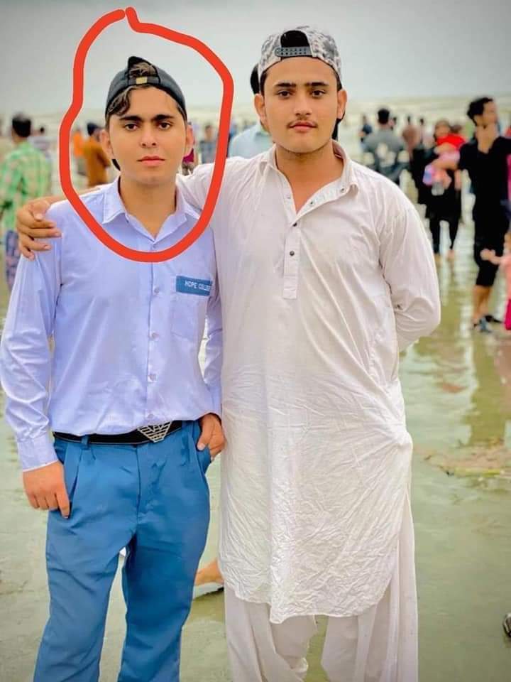 BabuBhaiKJF's tweet photo. ایک اور راؤ انوار اور ایک اور بے گناہ طالب علم کو دہشتگرد بناکر موت کے گاٹ اتار دیا گیا، ریاست مدینہ میں سب سے پہلے پولیس کو درست کیا جائے اور پھر وزیراعظم کی ٹیم https://t.co/GCImzyqGtd