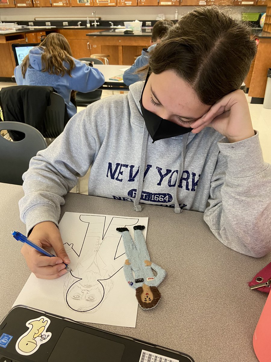 HINeSMnSTEM's tweet photo. #FlatSally canβt wait to meet all her new #FlatFriends #STEAM #CFEVS https://t.co/wFH4c1GG2u