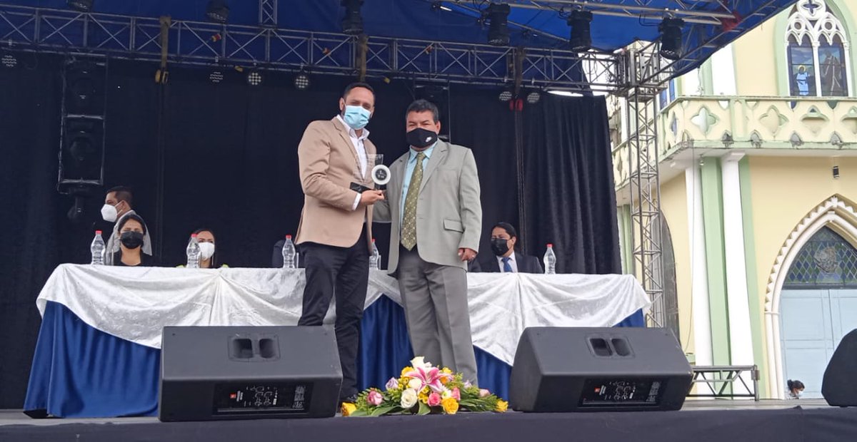 En la ceremonia, <a href="/Diegovidal171/">Diego Vidal Durán</a>, director de @mintur_zonal6, recibió de parte de <a href="/GADChordeleg/">GAD Chordeleg</a> un reconocimiento a nombre de <a href="/TurismoEc/">Viceministerio de Turismo Ecuador 🇪🇨</a> por considerarse a esta Cartera de Estado como un aliado estratégico para el desarrollo cultural, económico y turístico de #Chordeleg.