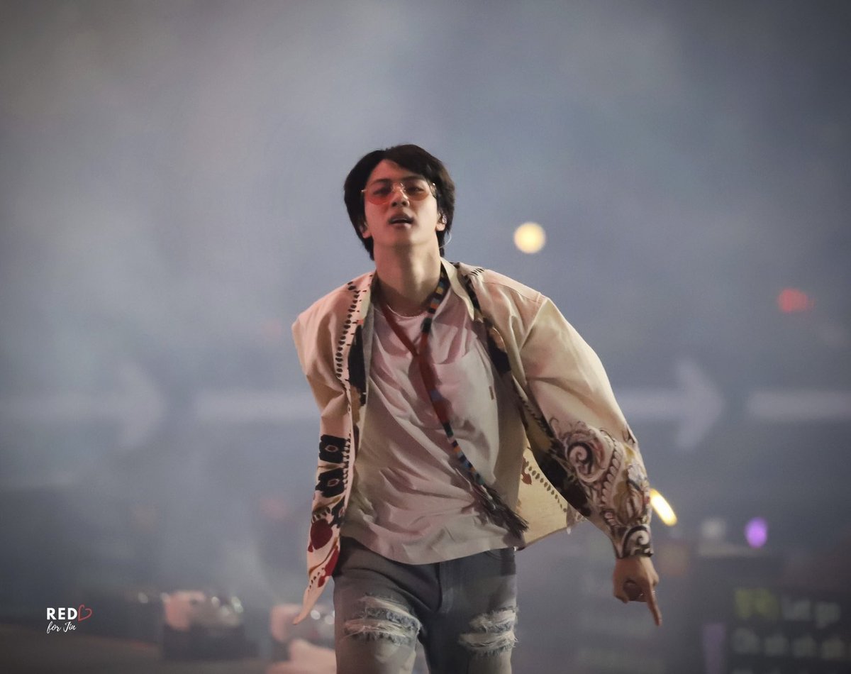 redforjin's tweet photo. [HQ] 211201 - PTD in LA

WWH.
__

#JIN #진 #seokjin #방탄소년단  #BTS #석진 #worldwidehandsome https://t.co/Q8X2tzws2Z
