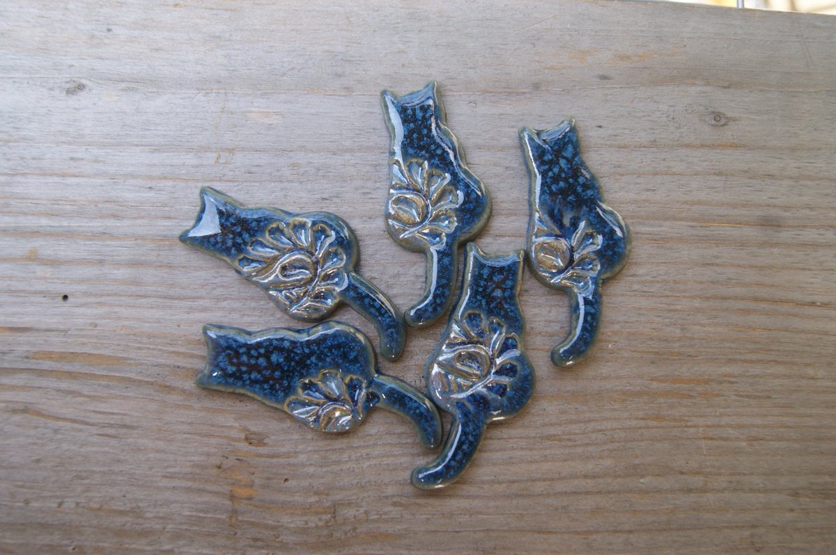 ClayClover's tweet photo. Excited to share the latest addition to my #etsy shop: Ceramic blue cat magnet, gift for cat lovers, ceramic cat magnet, tabby cat magnet, ideally for a gift, cat gift, kitchen cat magnet https://t.co/Hd0ojuuC9Y #blue #housewarming #christmas #giftforcatlovers #ceramic https://t.co/FvTHnrpZxY