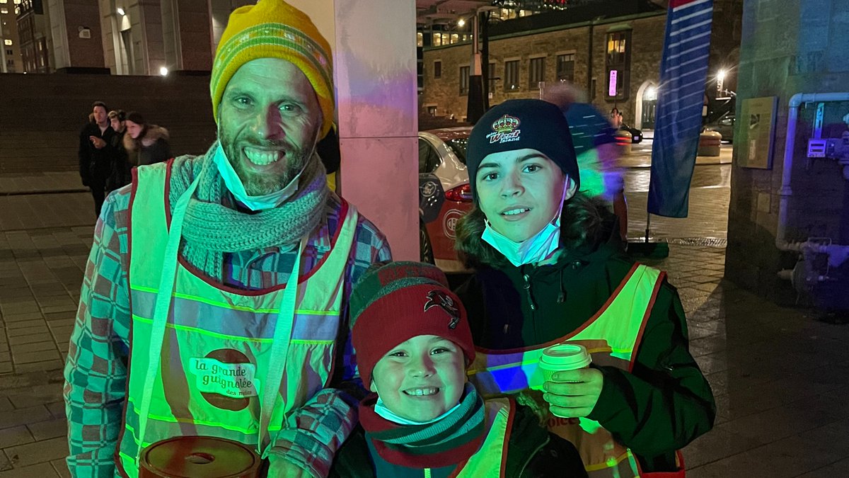 La collecte de rue était de retour partout au Québec jeudi dernier après une pause en 2020. Grâce à vos généreux dons, on a récolté 2 006 567$ qui seront remis à des organismes locaux dans 16 régions de la province. 🤲

#guignolee2021 #guignoleedesmedias
