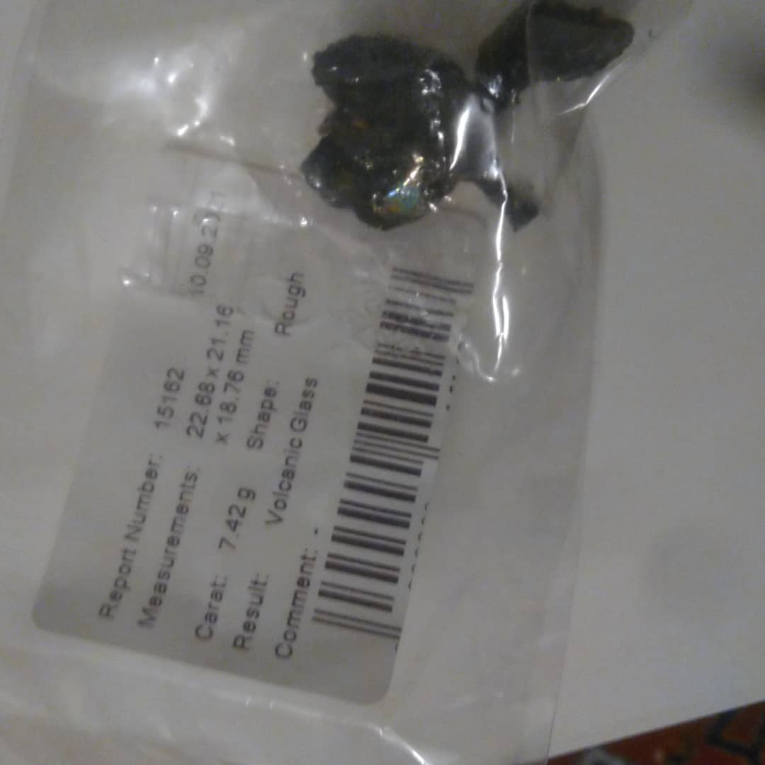 MOzboya's tweet photo. #Valuable #black #original #Obsidian Natural #gemstone Ready for #sale 100kgs #volcanicglass 10.000$. These obsidians include some valuable metals. #Minecraft #gameofthrones #oldestgemstone #nftcollector #HappyNewYear #valuablegift #giftideas #mutluyillar #hosgeldin2022 #Tesla https://t.co/6bI45kri2Y