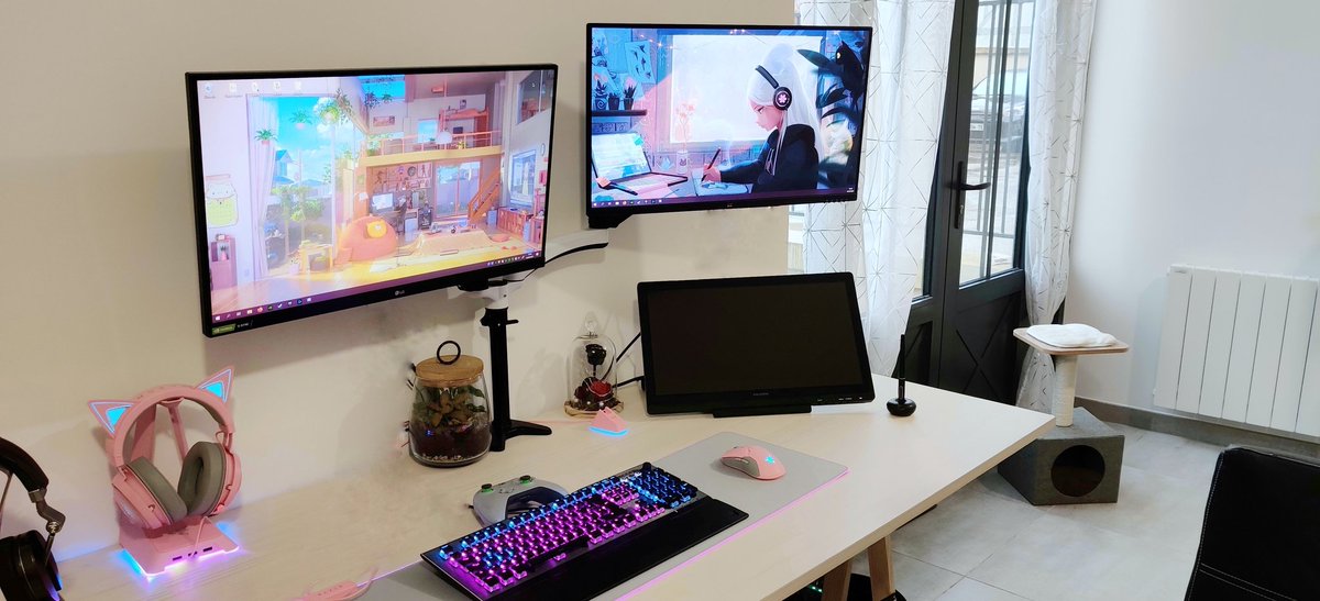 HysisturiAJ's tweet photo. @Maghla_ @tweethue J'espère réussir 🥺 !!! C'est bientôt Noël ! Alors voilà mon set UP ! 
Des bisous !
#philipshue #smartlightning https://t.co/qoFN3XtMgw