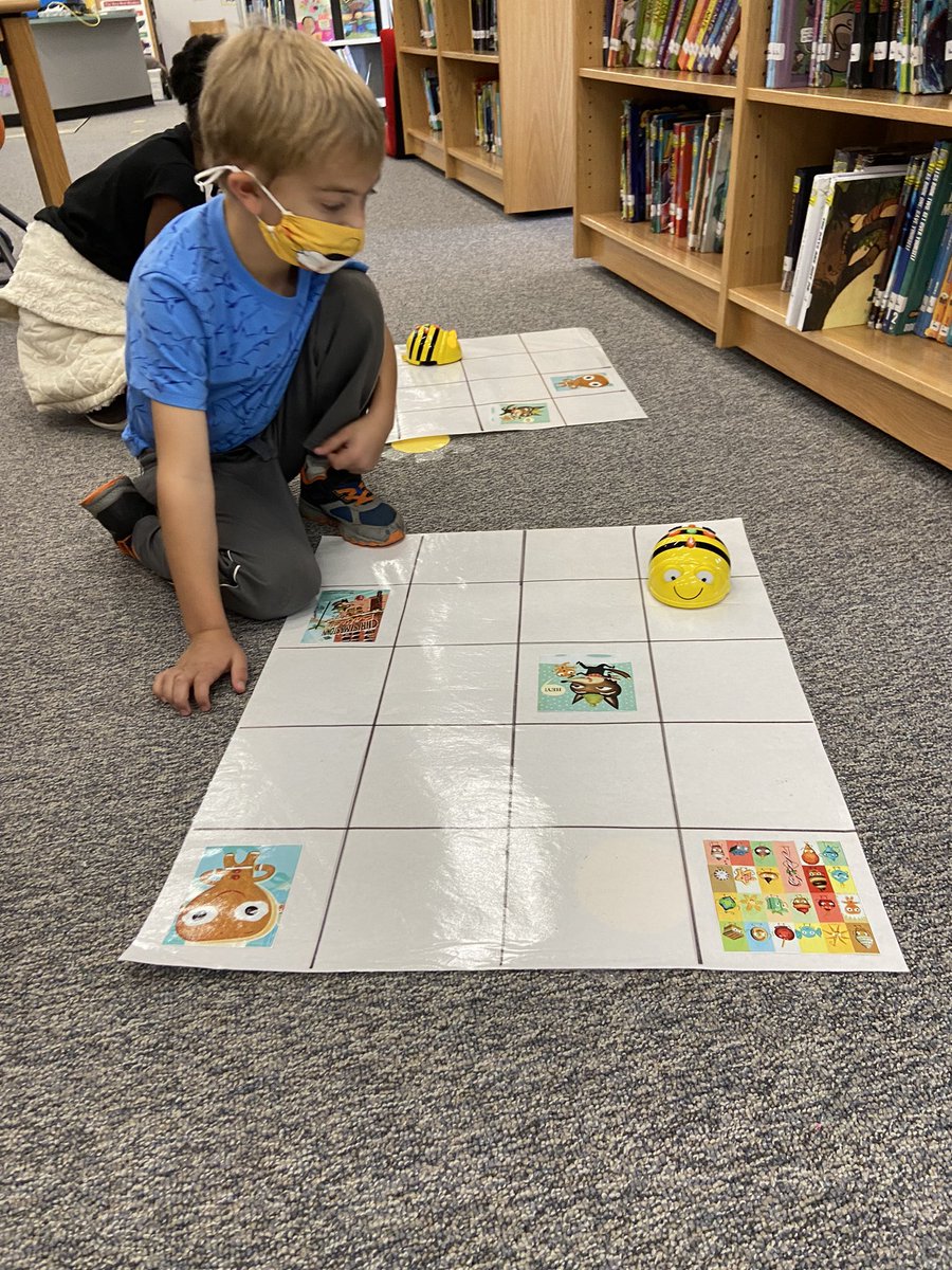 manateereads's tweet image. Kindergarten learners in @BurchSunshines program the bee-bot to visit characters & settings from the story. @ClubBlvdManatee #JoinTheClub #codetolearn