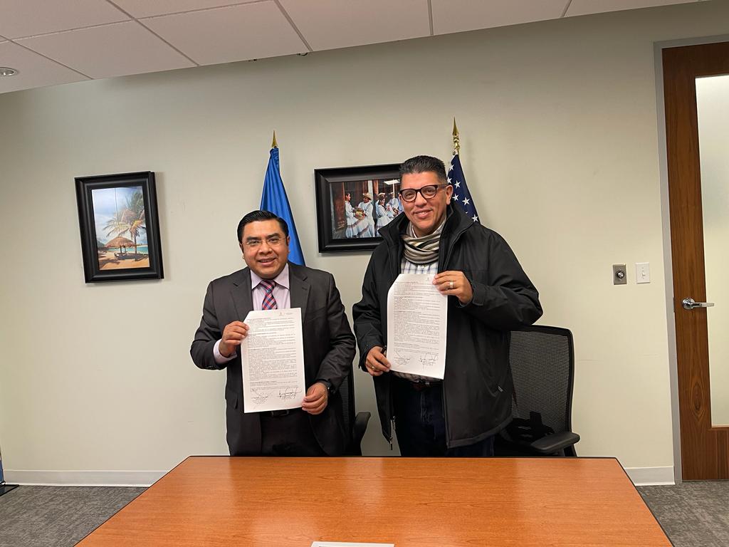 Trabajo_hn's tweet photo. #NoticiaPositiva.
ðUSA - El Ministro de Trabajo @O_VillalobosV firma convenio con la empresa AMAR USA CORP, en la ciudad de Washington DC, con el fin de ampliar las oportunidades de trabajo en EEUU y con esto beneficiar a HondureÃąos por medio del #PTTE que dirige la @Trabajohn. https://t.co/ApTFWKFa4l