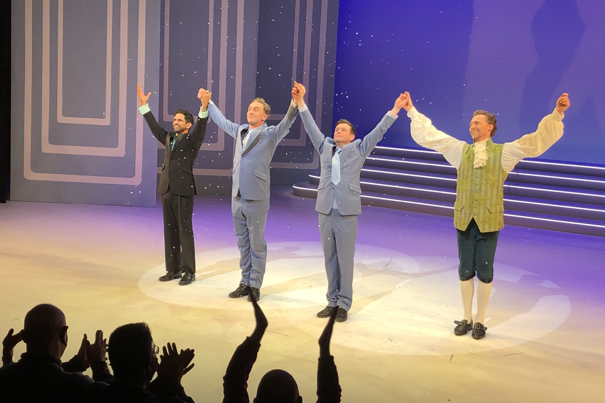 FF9J51MXwAIAnbJ?format=jpg&name=large