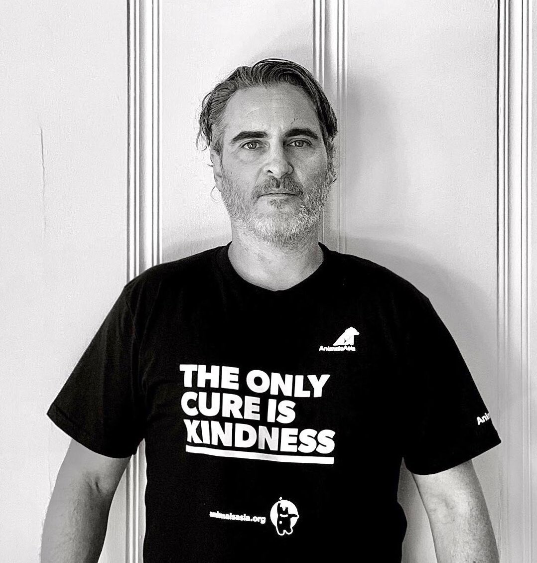 jphoenixupdates's tweet photo. Join Joaquin Phoenix in the #MoonBearPledge with @AnimalsAsia to end the bile bear trade in Vietnam. Raise your paw with Joaquin: https://t.co/Kr3mgjIzdR https://t.co/OQZw6arI6A