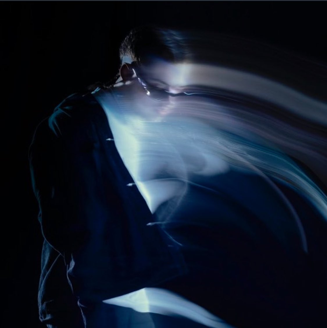 On l’espérait, on l’attendait 
DMS sort son premier projet intitulé « Rideaux Bleus » le 10 décembre 
De quoi nous régaler en cette fin d’année ! C’est fort déjà  ✨