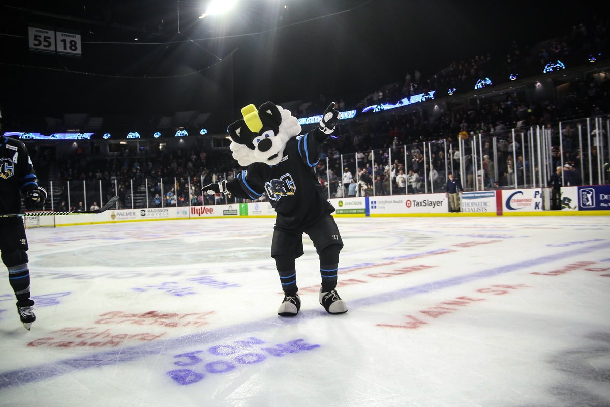 'Tis the season🎄

You can catch Radar at <a href="/QCBotanical/">QC Botanical Center</a> for Winter Nights, Winter Lights: Powered by <a href="/MidAm_EnergyCo/">MidAmerican Energy</a> on Wednesday Night‼️

Come hang out with Radar and get in the holiday spirit with an exhibit of over 160,000 lights!

🎟 bit.ly/3Dp5bQV

#SeekShelter