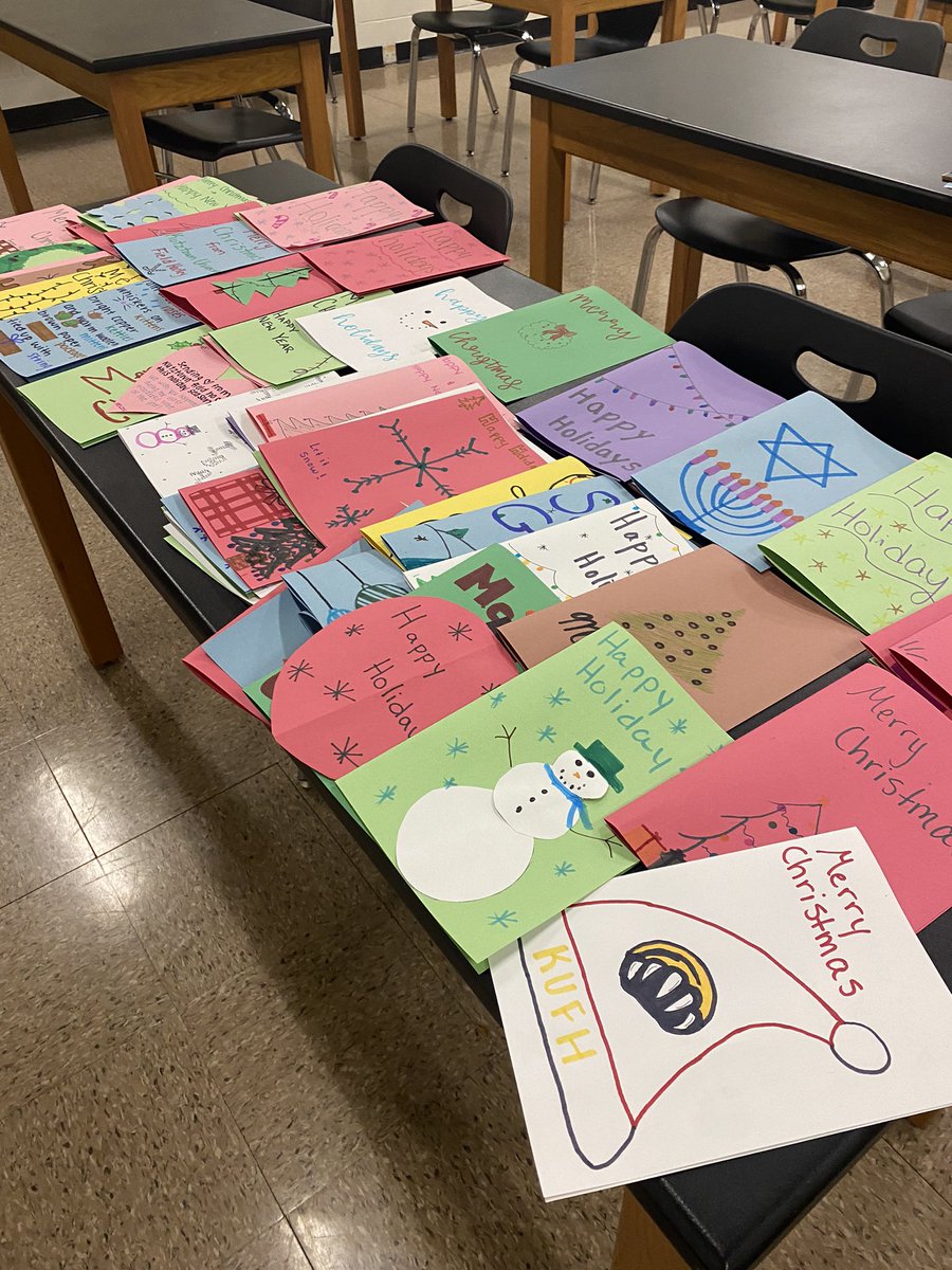 KUFieldHockey's tweet photo. KUFH made some holiday cards to bring cheer to the local nursing homes residents in Kutztown! ☃️ 🎅 🎄 https://t.co/a8RdkgpeRG