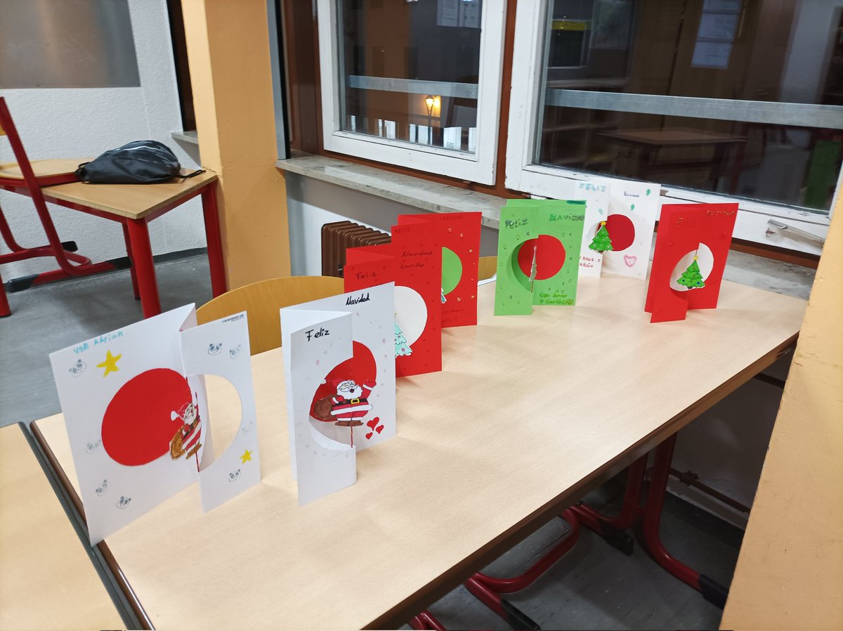 LourdesEllacuri's tweet photo. Las postales navideñas terminadas 🎄
@AccEducativaExt @edu_deu @ConEspSTUTTGART https://t.co/CnbGDQeD5c