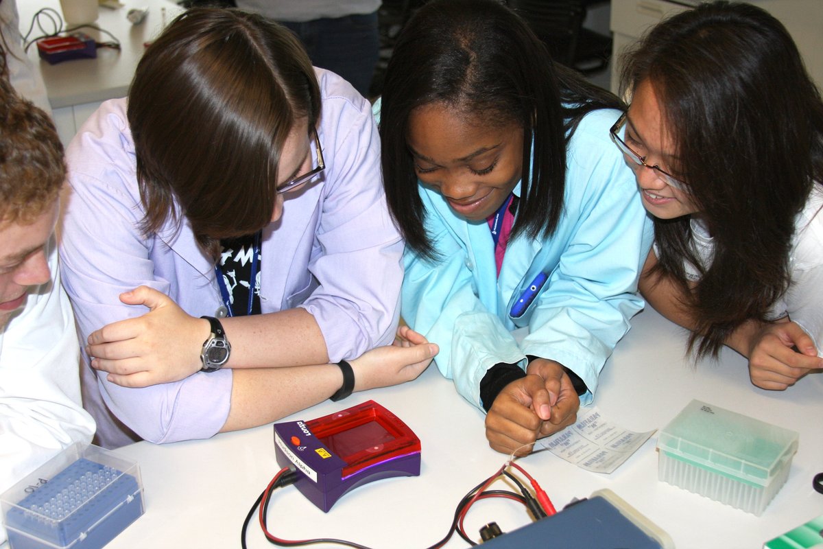 HAEdOutreach's tweet photo. We have a *NEW* opportunity exclusively for high school-aged homeschool students. 🎉 Registration opens TOMORROW at 9:00 am for our first-ever Homeschool Day in the Lab! Grab your seat to join us for this hands-on lab experience on February 9, 2022! 🔬 https://t.co/EyJxMG3DG8 https://t.co/dl8iMUFLIL