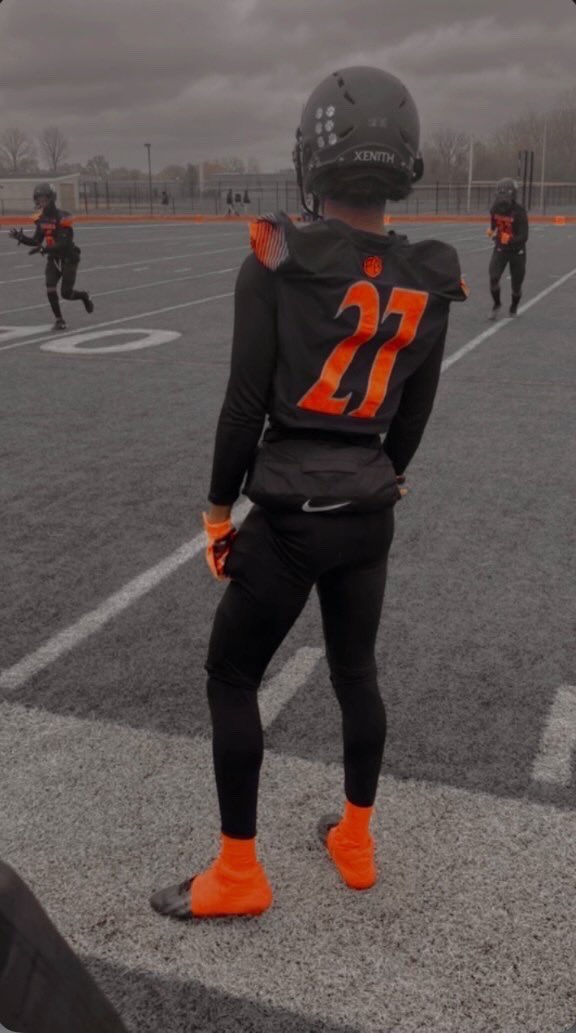 hudl.com/v/2GXszM Senior SZN Highlights🐅📸