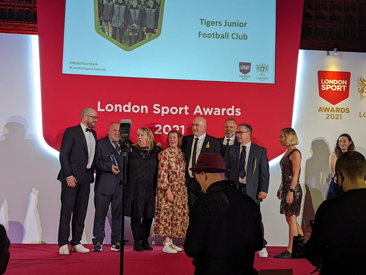 Delighted that our very own @colinwalker79 was invited to present the Enhancing the Workforce award at the #LondonSportAwards this evening. A flipping impressive set of shortlisted people doing some amazing stuff getting people active in the capital. Thanks y’all! @LondonSport
