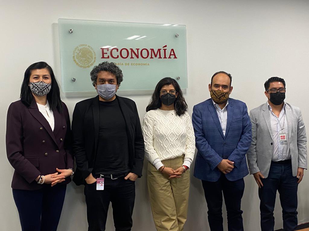 PlaneacionHgo's tweet photo. Funcionarios de la Unidad de Planeación y Prospectiva se reunieron con el  Mtro. Alfredo González Reyes, titular de la @Agenda2030MX para presentar los avances de los Objetivos de Desarrollo Sostenible #ODS y como mejoran las condiciones y bienestar de la población. https://t.co/q2nLTtRVf4