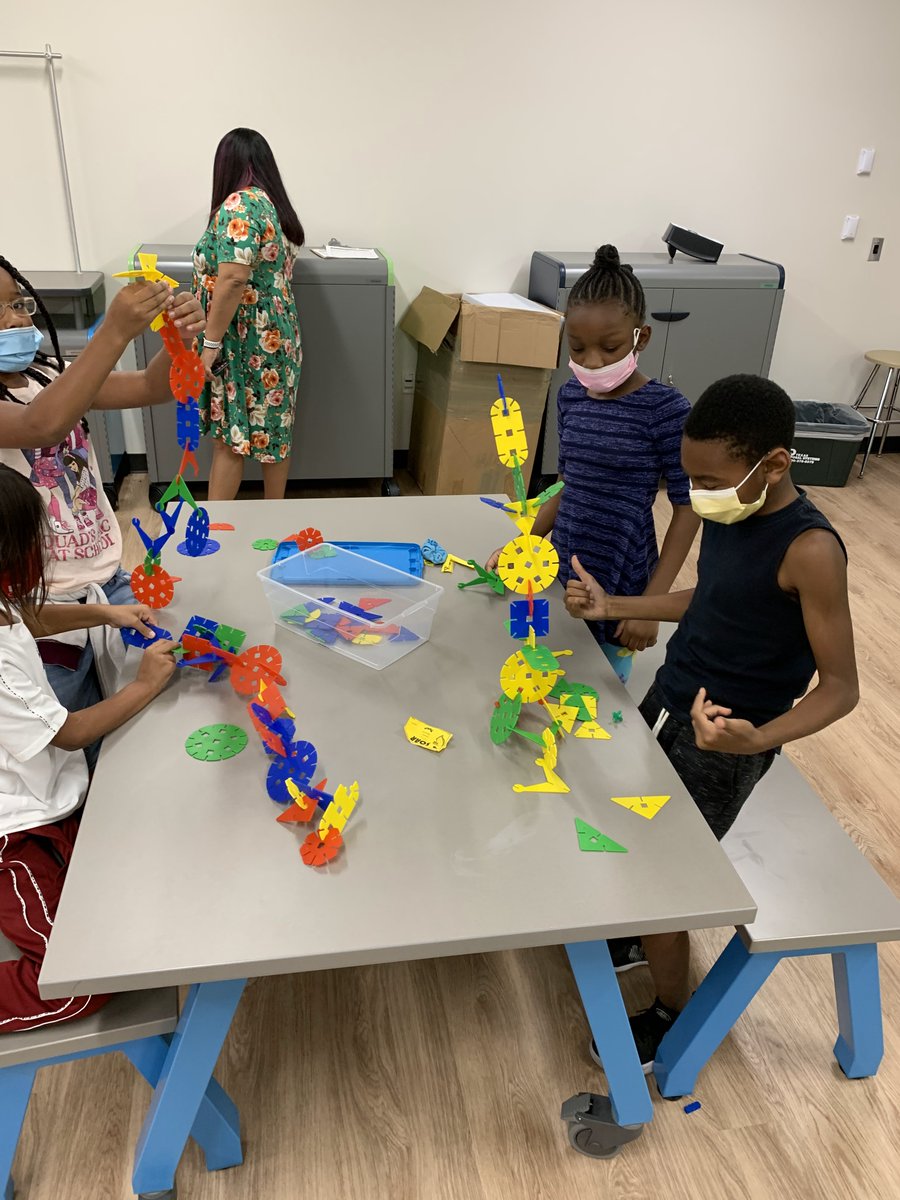 PfISD Libraries tweet media