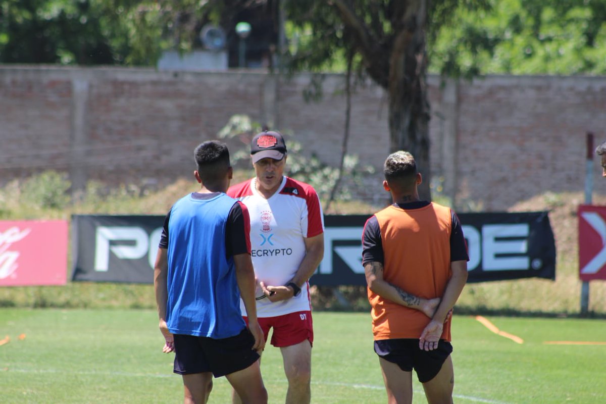 #Huracán 🎈¡Arranque de semana! 

Luego de la victoria ante Racing, el Plantel Profesional regresó a los entrenamientos este lunes por la tarde, en La Quemita.

¿Próxima misión? Central, en Rosario 💪