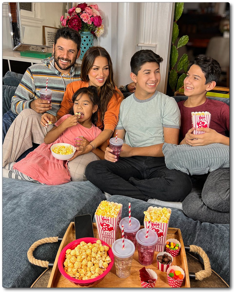 lilylove213's tweet photo. We simply❤️family movie nite! We have plenty of options S/O @Verizon! You can get Disney+ &amp; AMC+ for 12 Months plus a free Google's Nest Hub Max when you make the switch to @Verizon 5G Home Internet.Tap into this holiday offer https://t.co/Ud1vL0Sjg3 to learn more #VerizonPartner https://t.co/z5x0Xjbj12