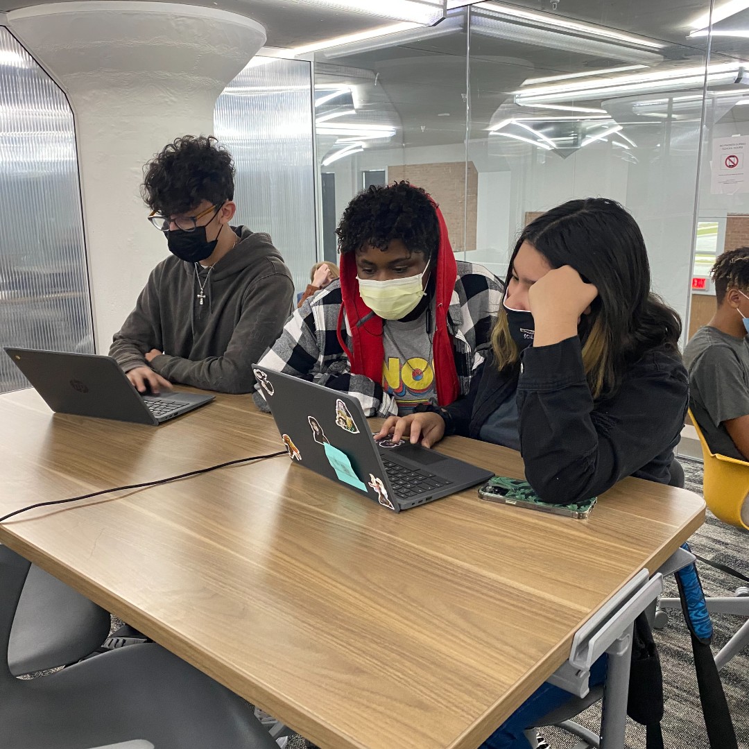pphssouthbend's tweet image. #PPHSSouthBend students collaborate to solve real-world problems during their #IndustryProjects.

#PPHS #PPHSExplorers #DesignThinking