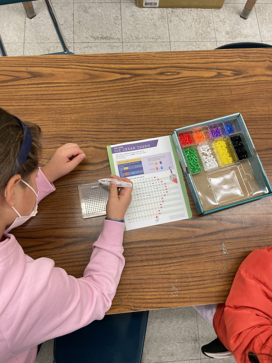 McKenzieSciGr5's tweet image. Students @SamuelAdamsEB school coding both on-line and off line for coding week!