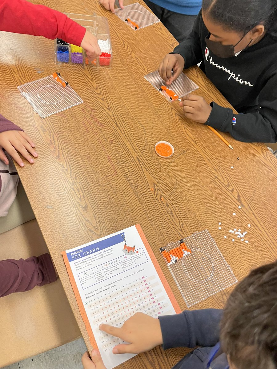 McKenzieSciGr5's tweet image. Students @SamuelAdamsEB school coding both on-line and off line for coding week!