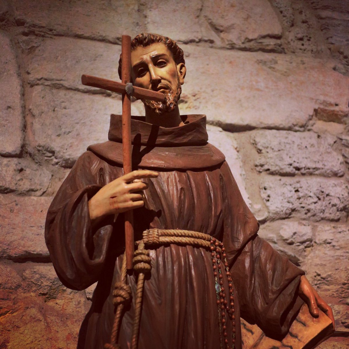 lib_peregrinos's tweet photo. Buen camino todos.
Camino Francés

📍O Cebreiro, Galicia, Spain

📷Wooden Statue of San Francisco of Assisi

オ・セブレイロの教会に祀られていた、アッシジの聖サンフランシスコ像

Memory of my #CaminodeSantiago
#caminofrancés #jacobsweg #bonchemin #buencamino #ultreia instagram https://t.co/Slxc9wF3aw