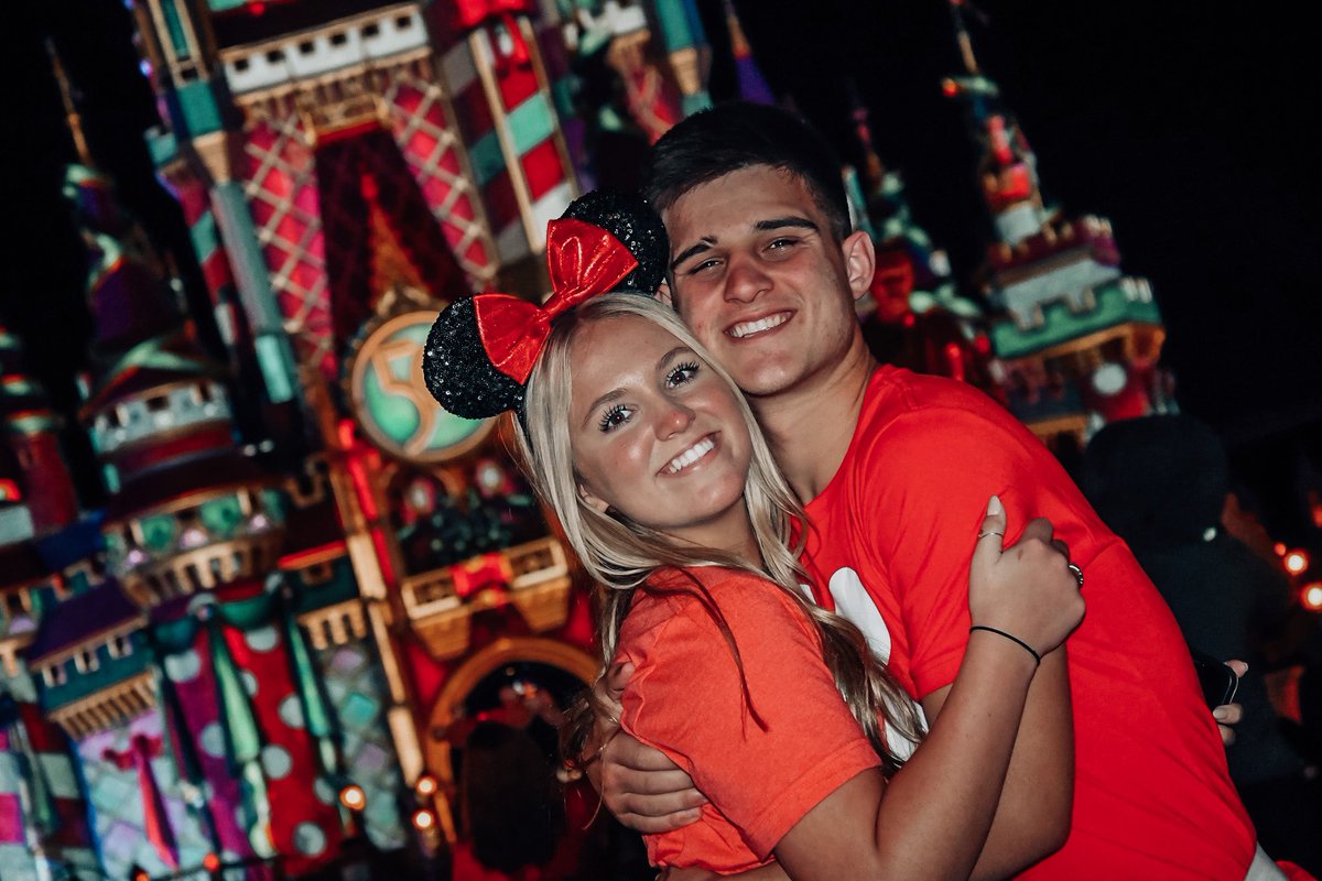 sami_arledge's tweet photo. Christmas in Disney with my love❤️ https://t.co/DHCFJUxYDj