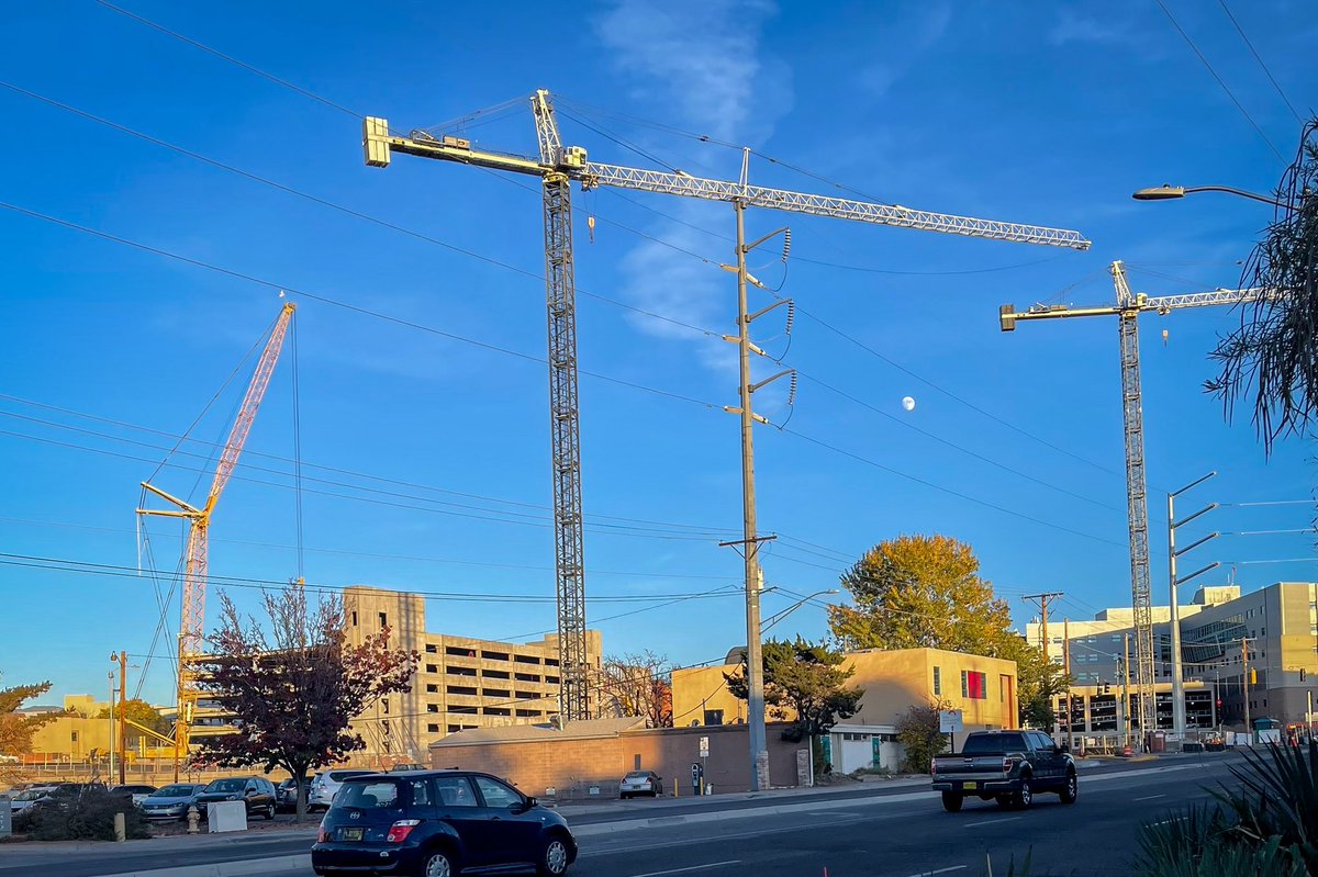 UNMHSC's tweet photo. The UNM Hospital tower will add 96 inpatient beds, 18 operating rooms and 1401 parking spaces for our patients and for our employees to better serve our community. #BuildingMoreforNM

https://t.co/oP9MmrF4EJ https://t.co/uN7jE1KTp6