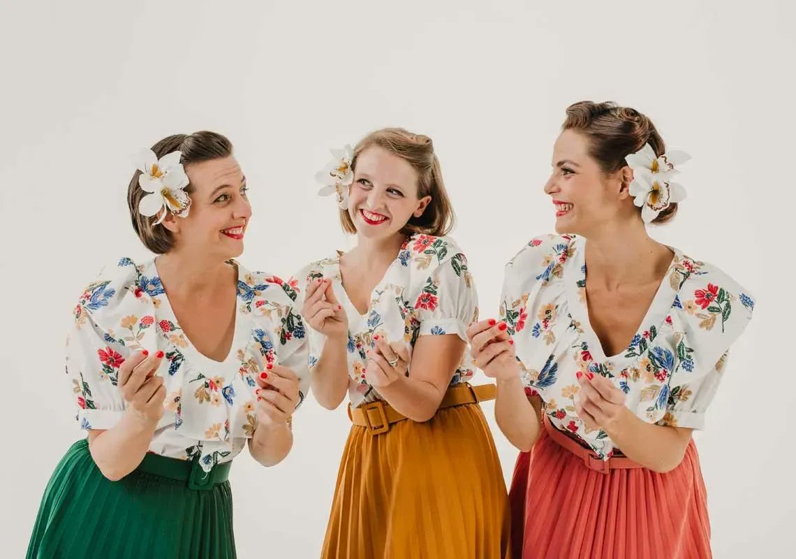 teatretalia's tweet photo. Este miércoles 8 de diciembre volvemos a la edad dorada del swing de los años 30 y 40 con @DomisolSISTERS que nos presentará en concierto su nuevo trabajo #Smile 
🎤 https://t.co/pR3FCpmaU1 https://t.co/w8nqMbYgTl