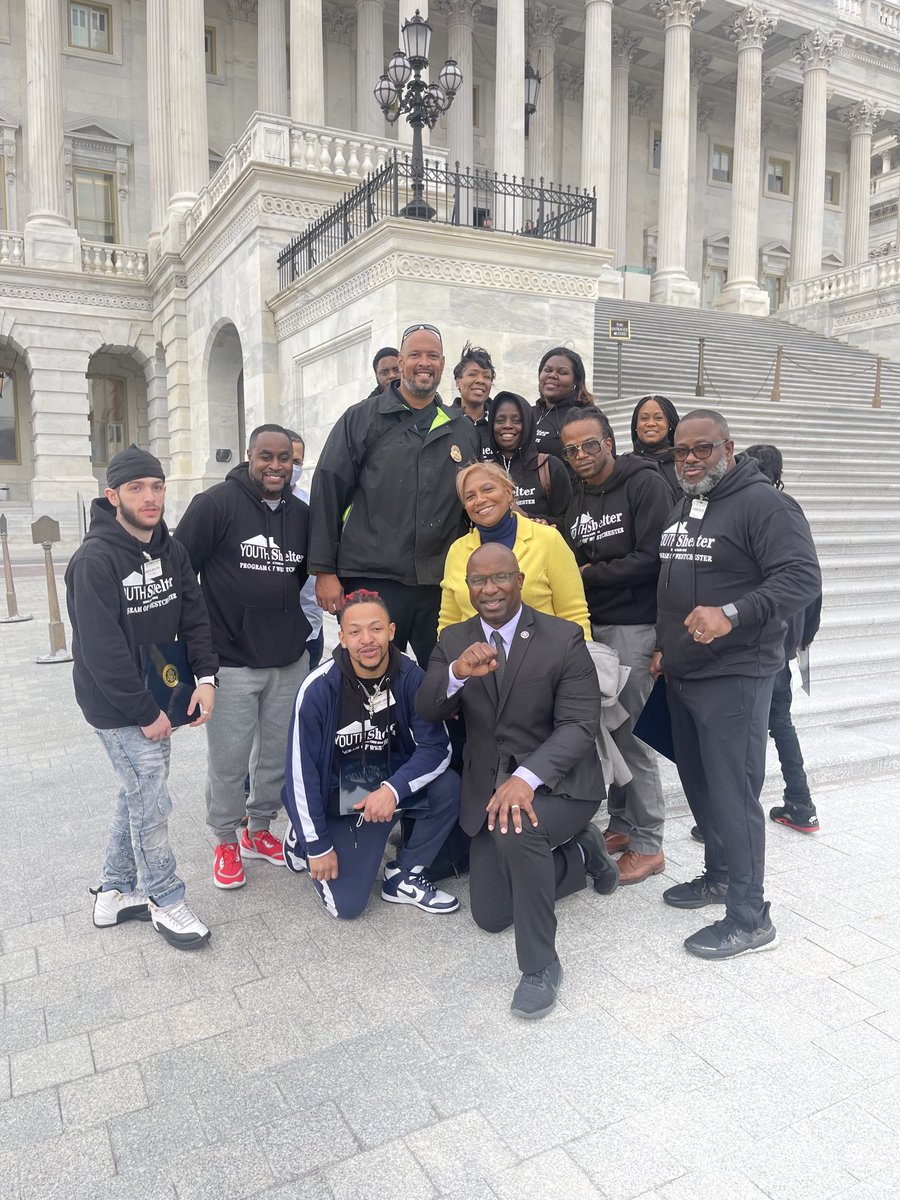 Ending this ⁦<a href="/washingtondc/">Visit Washington, DC</a>⁩ visit on a high note. Ran into one of the brave heroes of the 1.6 coup attempt Officer ⁦<a href="/libradunn/">Harry Dunn</a>⁩. He’s warm, friendly &amp; kind enough to pose w/⁦<a href="/ysow4youth/">Youth Shelter Program of Westchester</a>⁩’s young men. Thank you Off. Dunn, my soul cousin! #hero