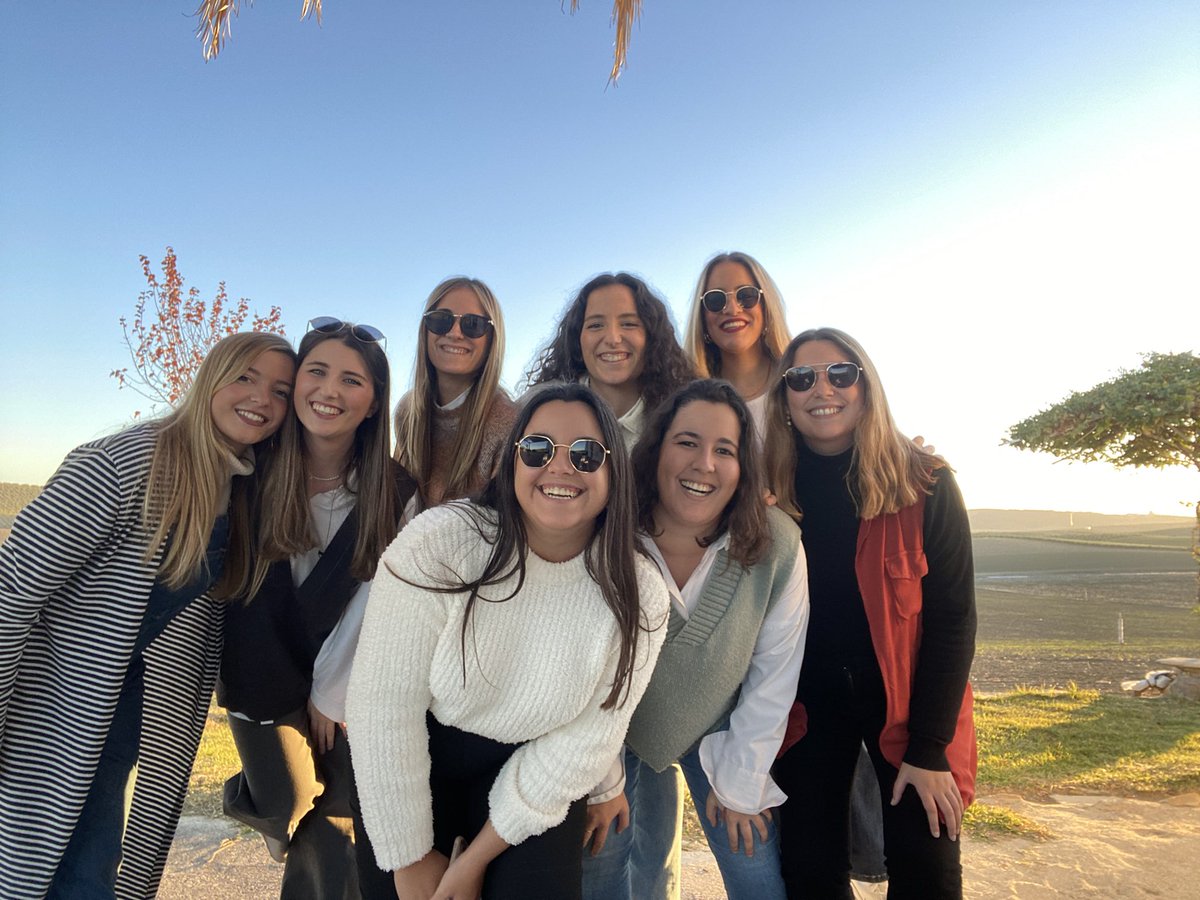 Nurial_98's tweet photo. Hay momentos que deberían ser eternos, como los reencuentros con mis amigas 🤍 https://t.co/CkD7LhL7mH