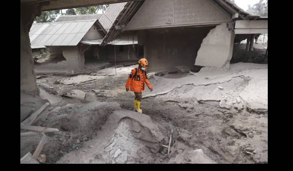 merapi_uncover's tweet photo. Ternyata PVMBG Pernah Keluarkan Peringatan Dini Bencana Gunung Semeru, tapi BPBD dan Pemda Abai https://t.co/tDGuHhwBYU https://t.co/d0wxPA9pAa