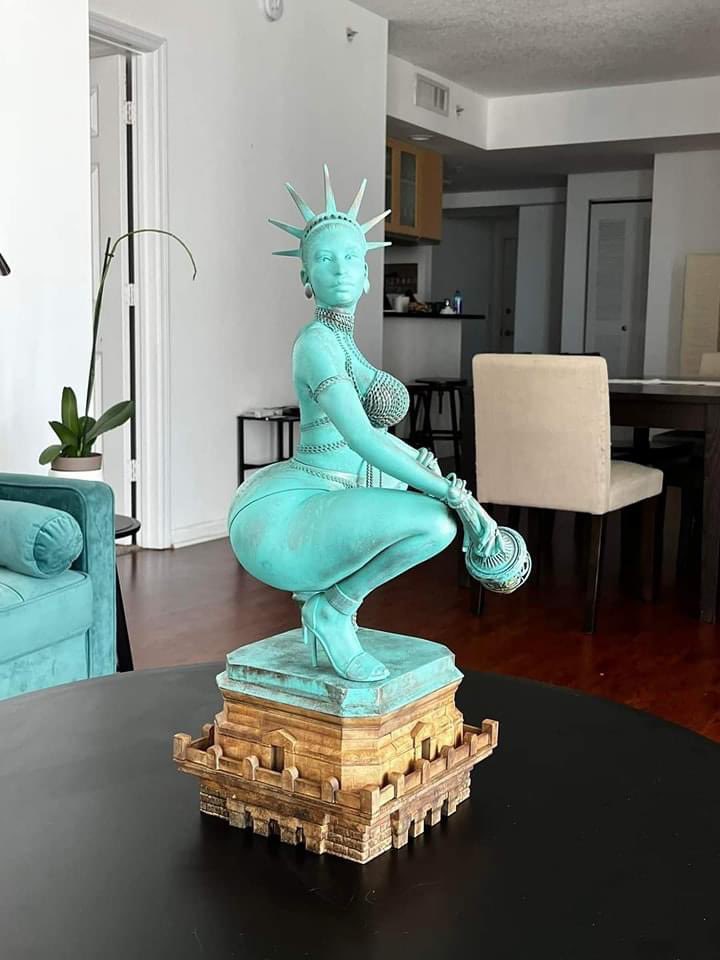ONIKASTINGZZ's tweet photo. Nicki Minaj as Statue of Liberty 🗽 by Marcelo Boasso

@NICKIMINAJ https://t.co/VOCZFTAdIL