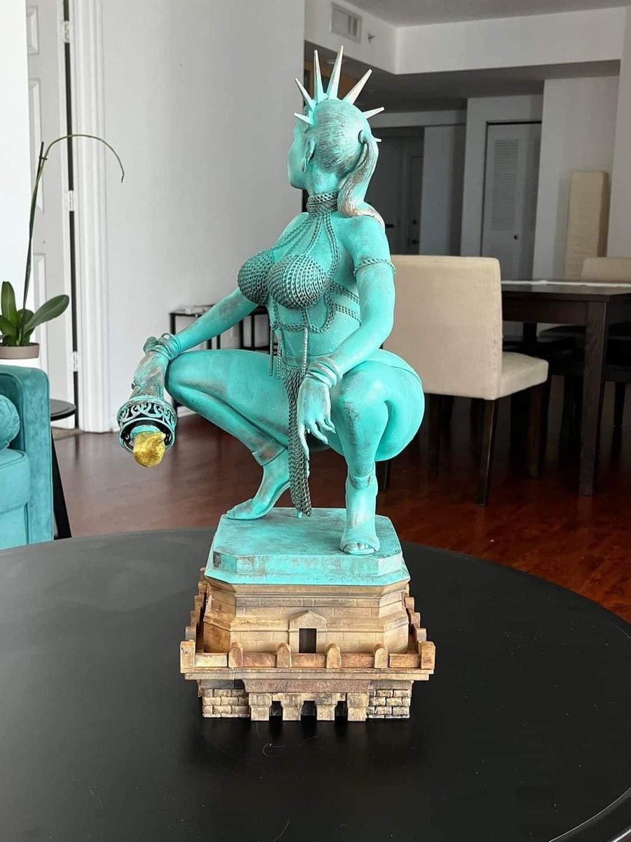 ONIKASTINGZZ's tweet photo. Nicki Minaj as Statue of Liberty 🗽 by Marcelo Boasso

@NICKIMINAJ https://t.co/VOCZFTAdIL