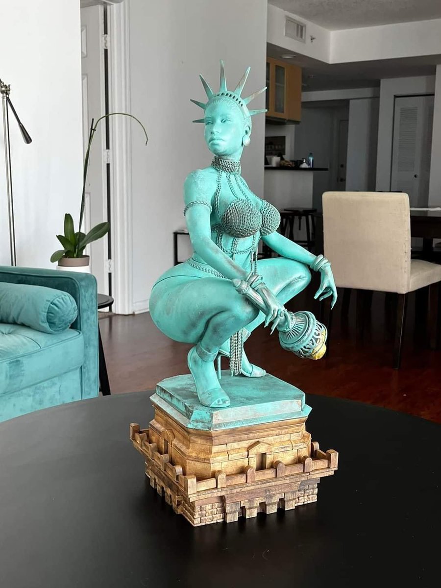 ONIKASTINGZZ's tweet photo. Nicki Minaj as Statue of Liberty 🗽 by Marcelo Boasso

@NICKIMINAJ https://t.co/VOCZFTAdIL