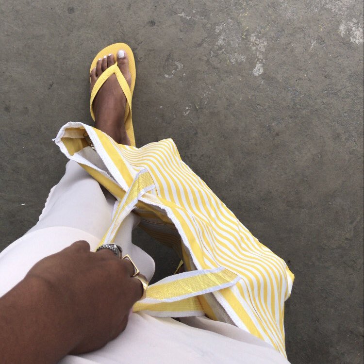 majutorres_'s tweet photo. eu posso meter chinelo em qualquer ocasião e sustentar a elegância. vou sempre defender com unhas e dentes nosso patrimônio nacional havaianas https://t.co/Ro6h081UFa