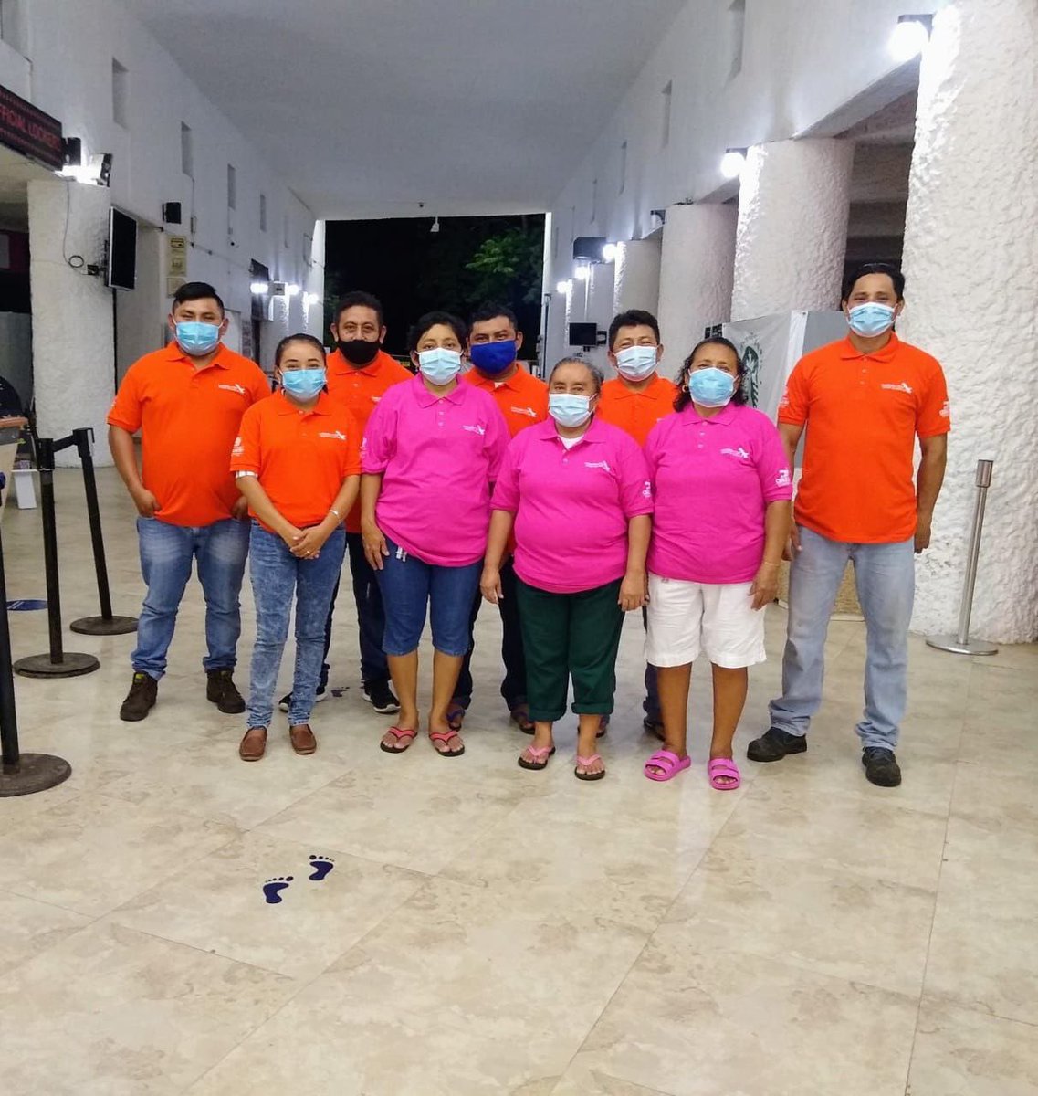 mdiazm2000's tweet photo. 🙋🏽♂️🙋🏻♀️ Las y los trabajadores del espectáculo #ECOSdeUXMAL está listo para recibirles todos los días en ambos horarios, 7:30 y 8:15 pm.
¡Anímate porque te va a ENCANTAR!
#Uxmal #UxmalYucatan Cultur Yucatán https://t.co/xuxWo6jeoe