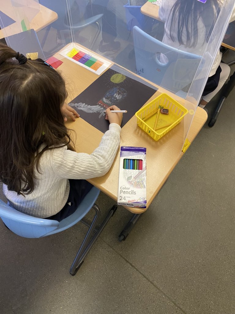 jpromorgan's tweet photo. Kindergarten snow globes looking π₯ π₯ #WCSArt @westlakecharter #WCSKindergarten @PentelofAmerica https://t.co/tpld3uaSp6