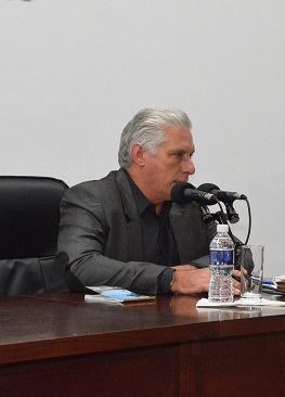 GuerraTailer's tweet photo. Diaz Canel:“Aquí lo que no se puede es ceder en los principios del SOCIALISMO y de la Revolución.Todo lo otro que haya que transformar lo tenemos que transformar con audacia y hay que transformarlo a partir del razonamiento lógico”. #CubaVive #SomosContinuidad #Cuba🇨🇺 https://t.co/7GAZRRICtE