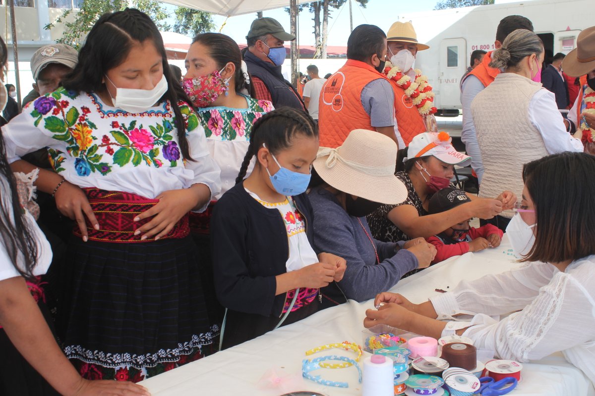 EricSevillamx's tweet photo. El #CEDIPIEM en coordinación con @SeMujerEdomex,acercan Jornadas Itinerantes para ofrecer servicios integrales e interculturales, a #MujeresMexiquenses indígenas.Con estas acciones fortalecemos los derechos, inclusión y erradicación de la violencia en nuestros pueblos originarios https://t.co/I11iGbdqA8