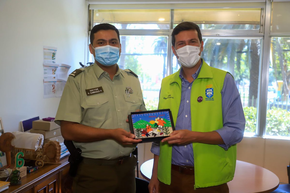 cn_castro's tweet image. El Mayor Carrasco deja la 7 Comisaría de #Renca tras 2 años. Jugó un rol relevante reconstruyendo confianzas y articulando acciones con la @Muni_Renca y nuestra comunidad. Acá vivió la desigualdad del Estado, con menos recursos q sus colegas de oriente para cumplir su labor.
(👇🏼)