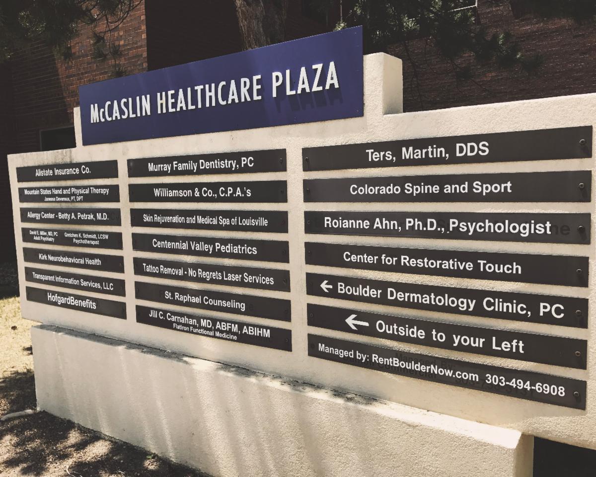 BSCSigns's tweet image. Check out this before and after tenant sign. We sleeved over the existing structure to create a brand new modern monument building sign. 

#signshop #signdesigns  #monumentsigns  #branding  #environmentalgraphicdesign