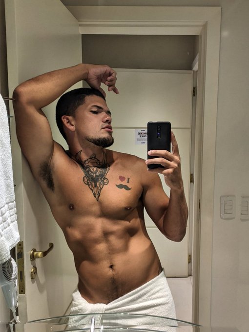 Biscoito básico 👅👅👅 https://t.co/LHXyMo23x6