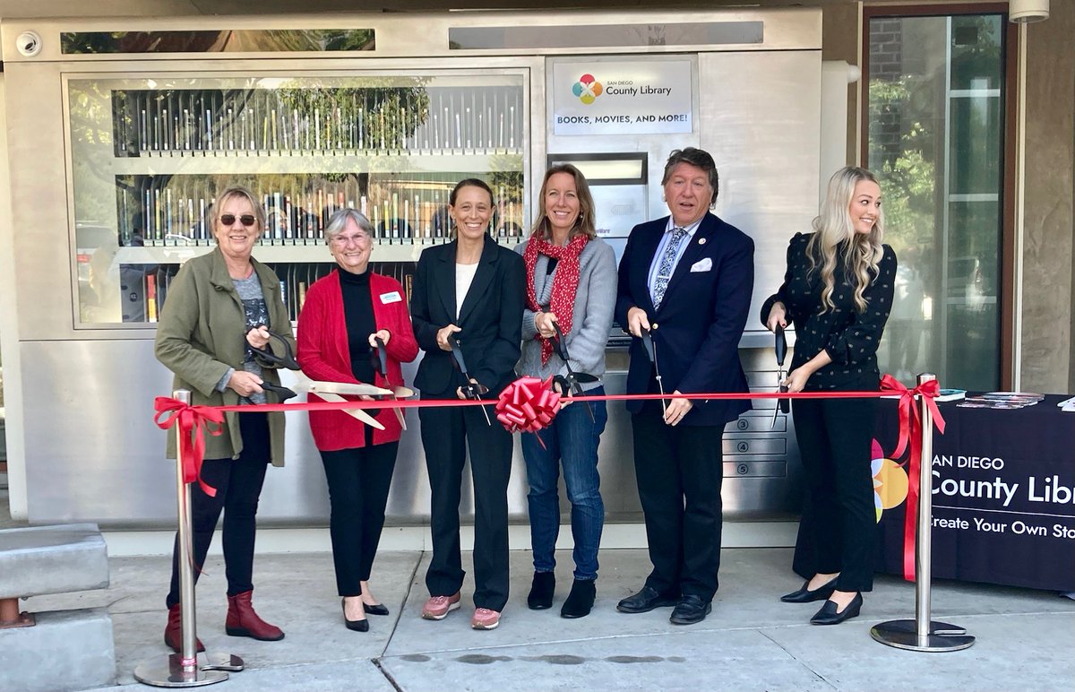 Cblakespear's tweet photo. I was excited to inaugurate the County Library’s newest library kiosk in the City of Encinitas alongside @SupLawsonRemer! The library system is bringing knowledge and resources closer to where people are by putting this location outside the @sdccu on El Camino Real. Check it out! https://t.co/pUZKZNwFVJ